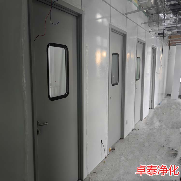 石家莊京津冀產(chǎn)業(yè)園內(nèi)潔凈實驗室鋼制門安裝現(xiàn)場圖，河北凈化車間裝修廠家